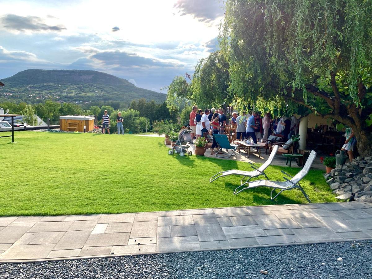 Sipos Borhaz Es Vendeghaz Hotel Badacsonyors Bagian luar foto