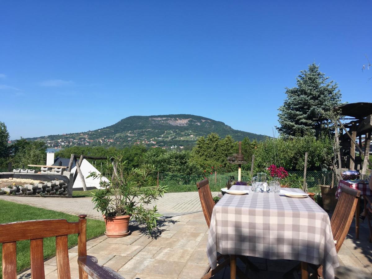 Sipos Borhaz Es Vendeghaz Hotel Badacsonyors Bagian luar foto