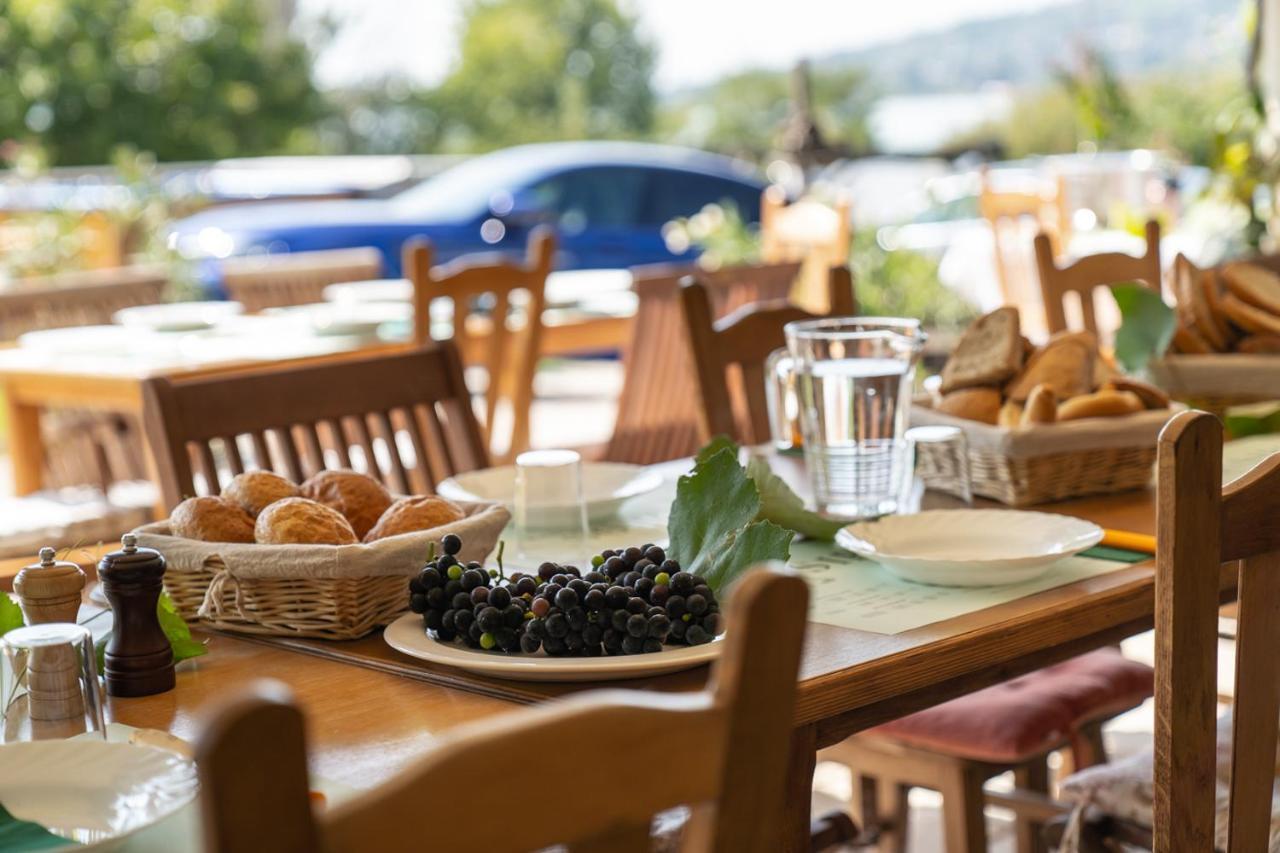 Sipos Borhaz Es Vendeghaz Hotel Badacsonyors Bagian luar foto