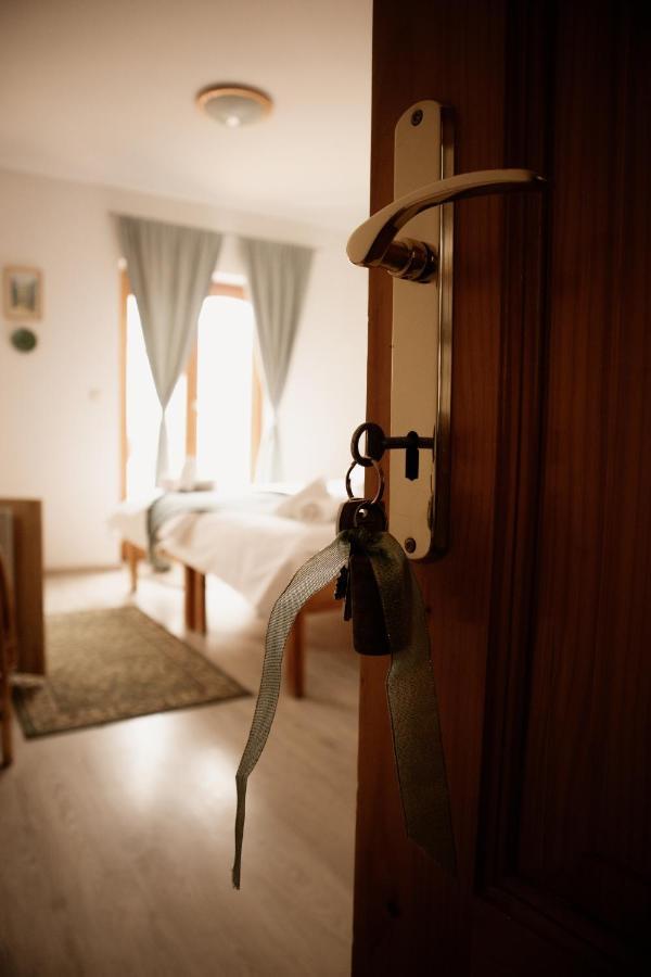Sipos Borhaz Es Vendeghaz Hotel Badacsonyors Bagian luar foto