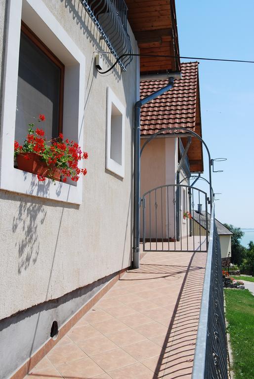 Sipos Borhaz Es Vendeghaz Hotel Badacsonyors Bagian luar foto