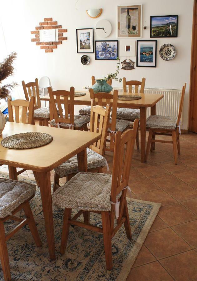 Sipos Borhaz Es Vendeghaz Hotel Badacsonyors Bagian luar foto